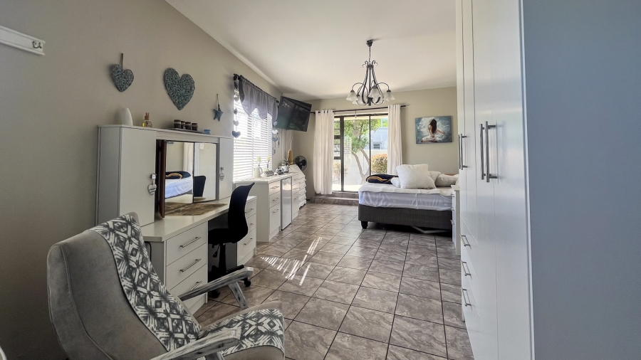 To Let 4 Bedroom Property for Rent in Country Club Western Cape